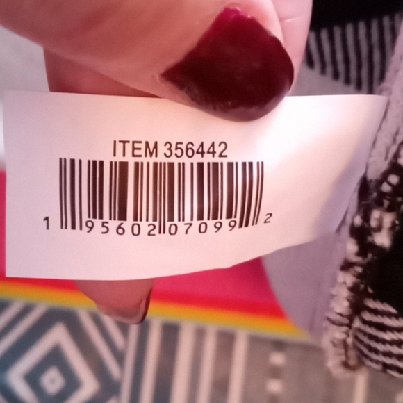 LADIES flowing Vest - Picture 10 of 11